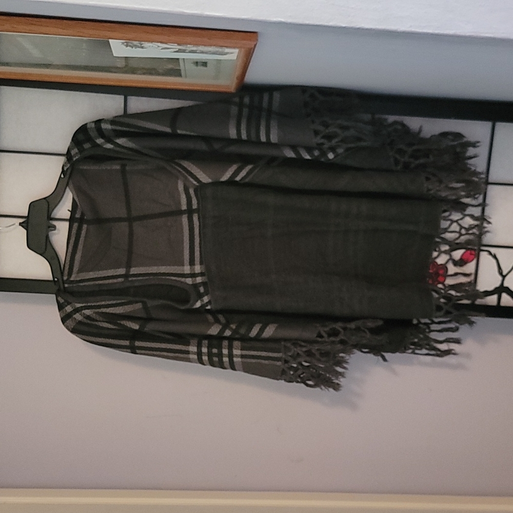 Grey Plaid with Tassels Shawl/Cape